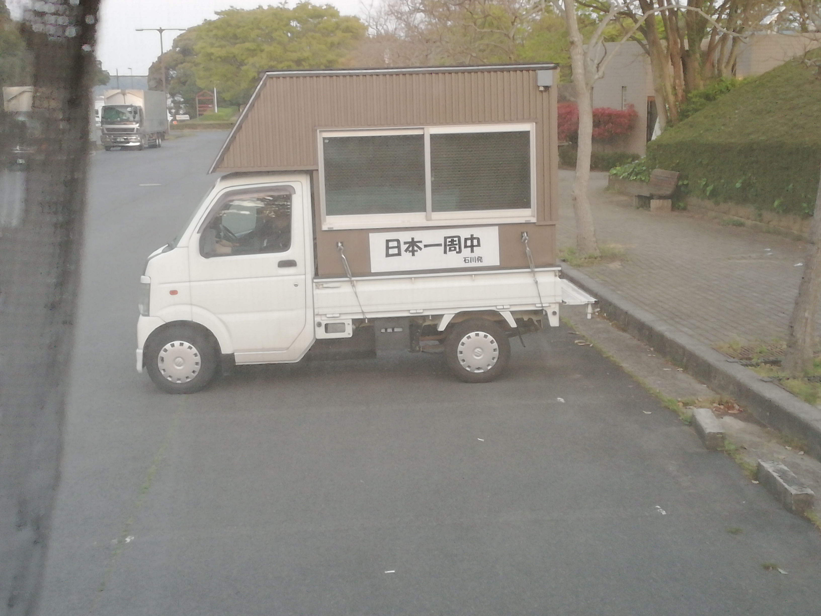 車中泊の旅 山陰編は 印象の薄いno 1の島根県から 印象の薄いno 2の鳥取県に突入なのだ 青の風に吹かれて